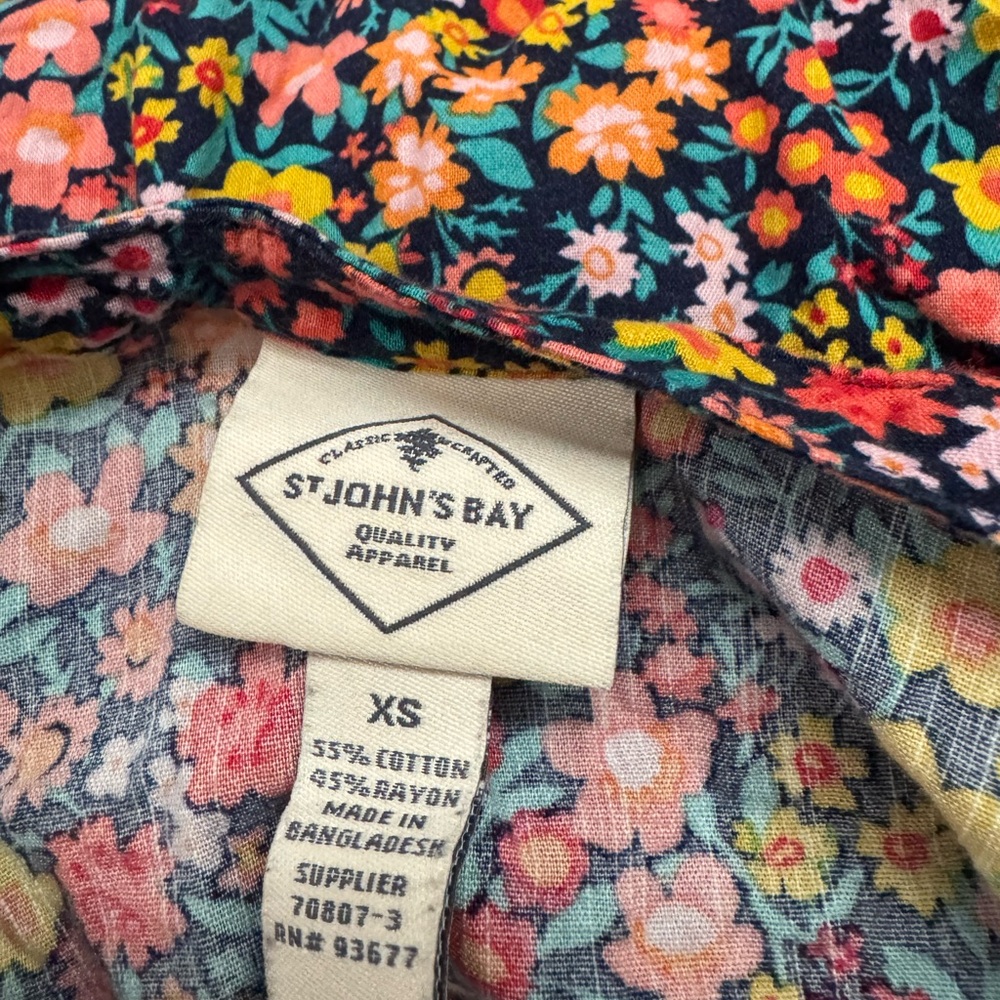 Floral blouse - Picture 5 of 6